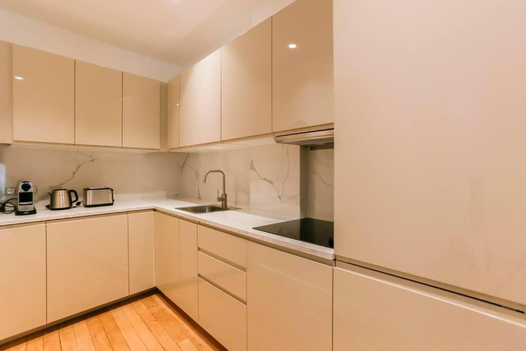 Modern 2 Bedrooms Near Louvre Paris Exteriör bild